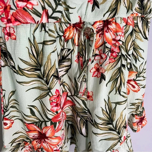 Green Floral Romper Junior’s Size Small Lined City Triangles Ruffle Neck & Trim - Picture 5 of 8